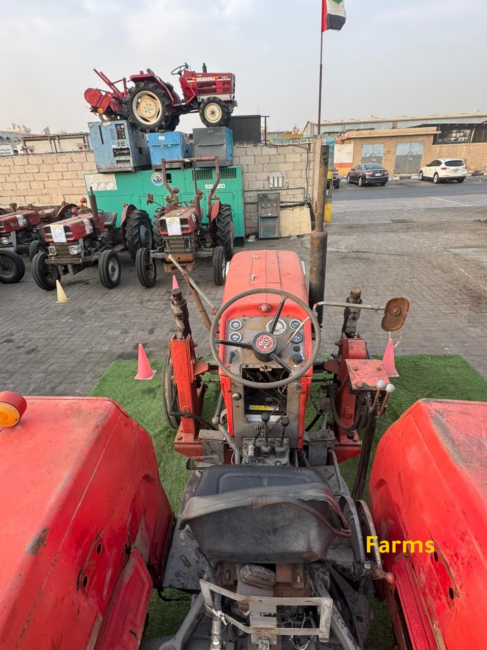 جرار ماسي فيرغسون 165 – كارونه مربعة، إنجليز